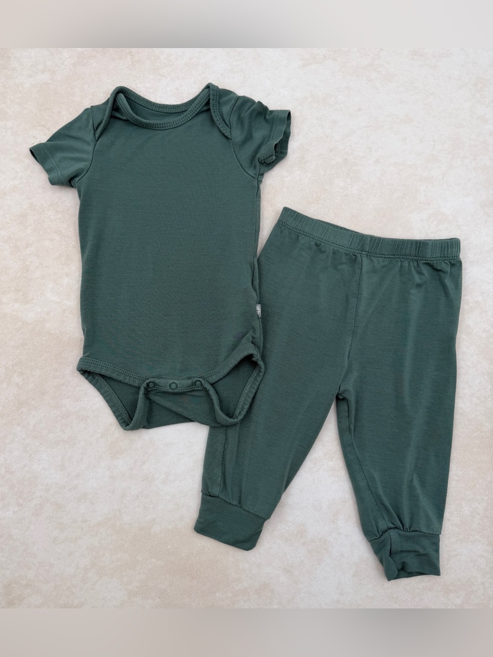 Kyte BABY Green Short Sleeve Bodysuit & Pants Set